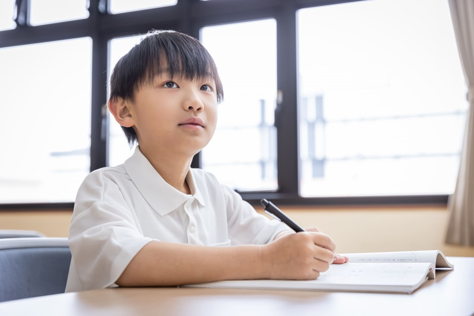 小学生が自己肯定感を育てるには?親が意識したい接し方を紹介