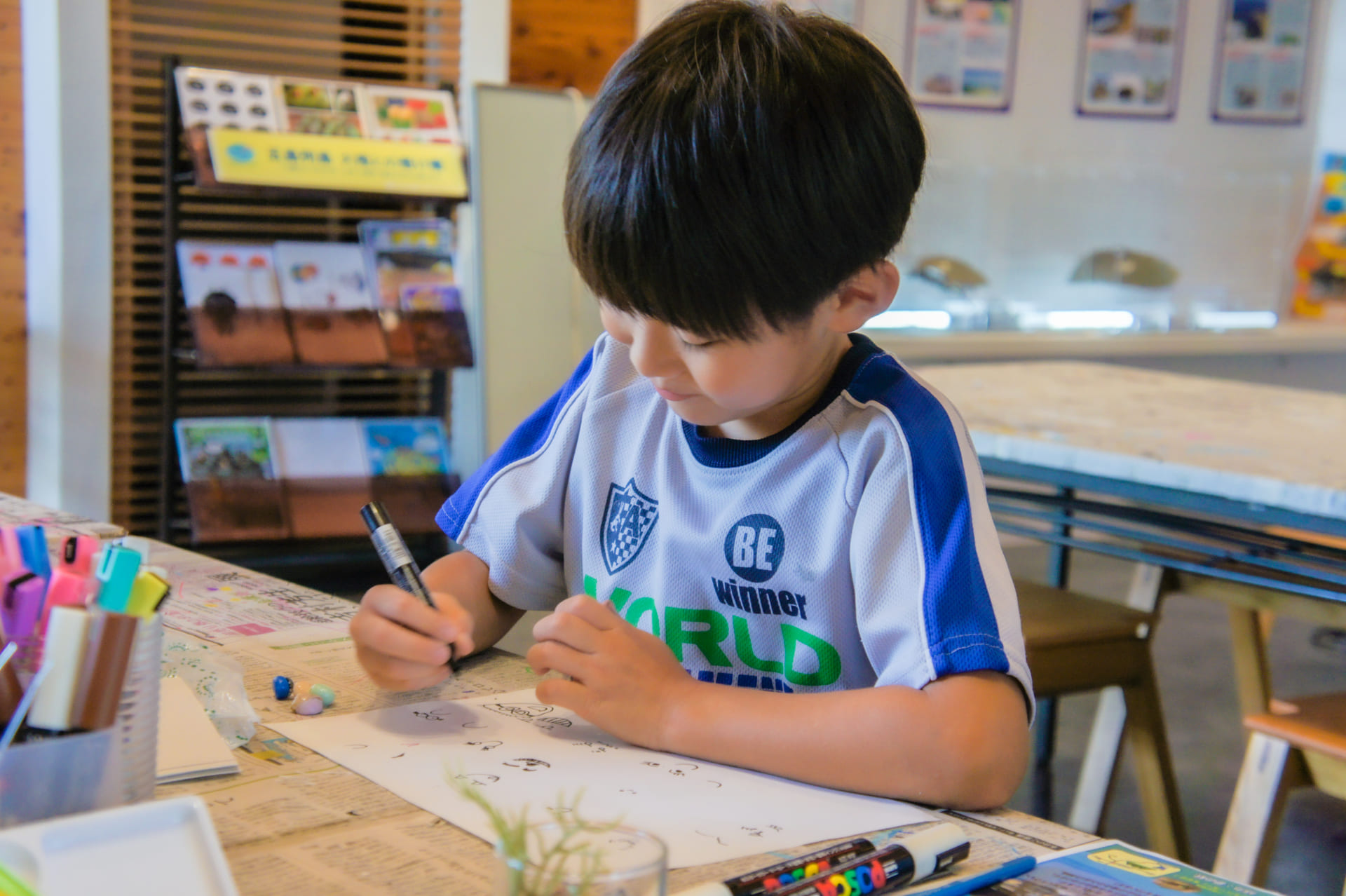 小学校受験の絵画試験で評価されるポイントとは?試験内容と対策を解説