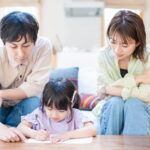 共働き家庭でも小学校受験はできる？負担や対策を解説